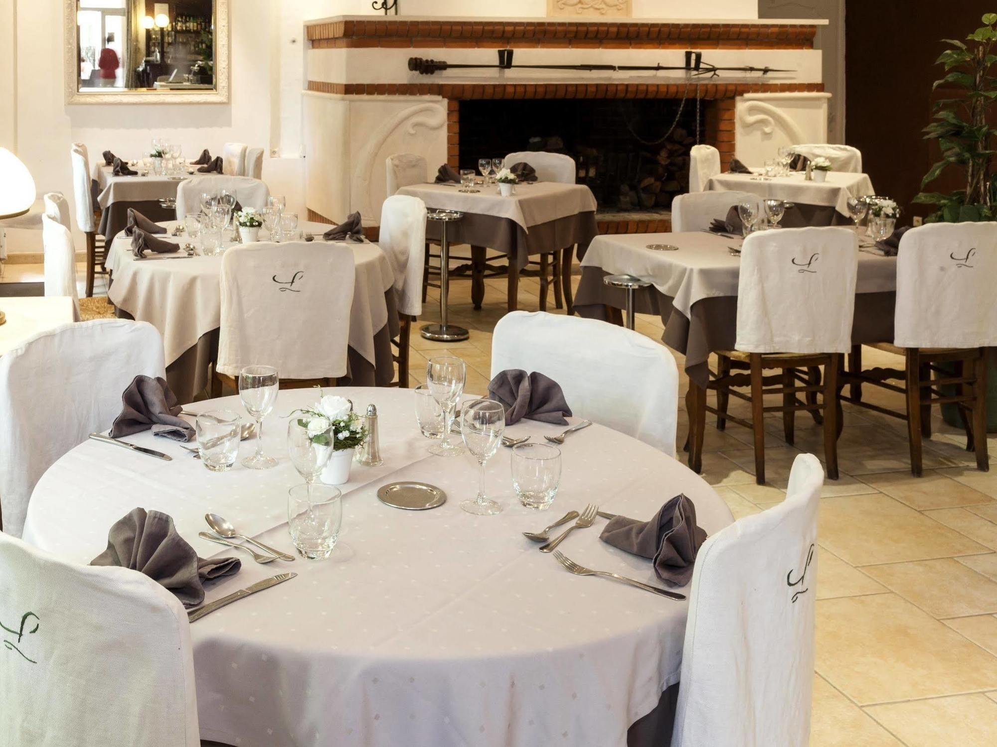 La Touloubre Otel La Barben Dış mekan fotoğraf