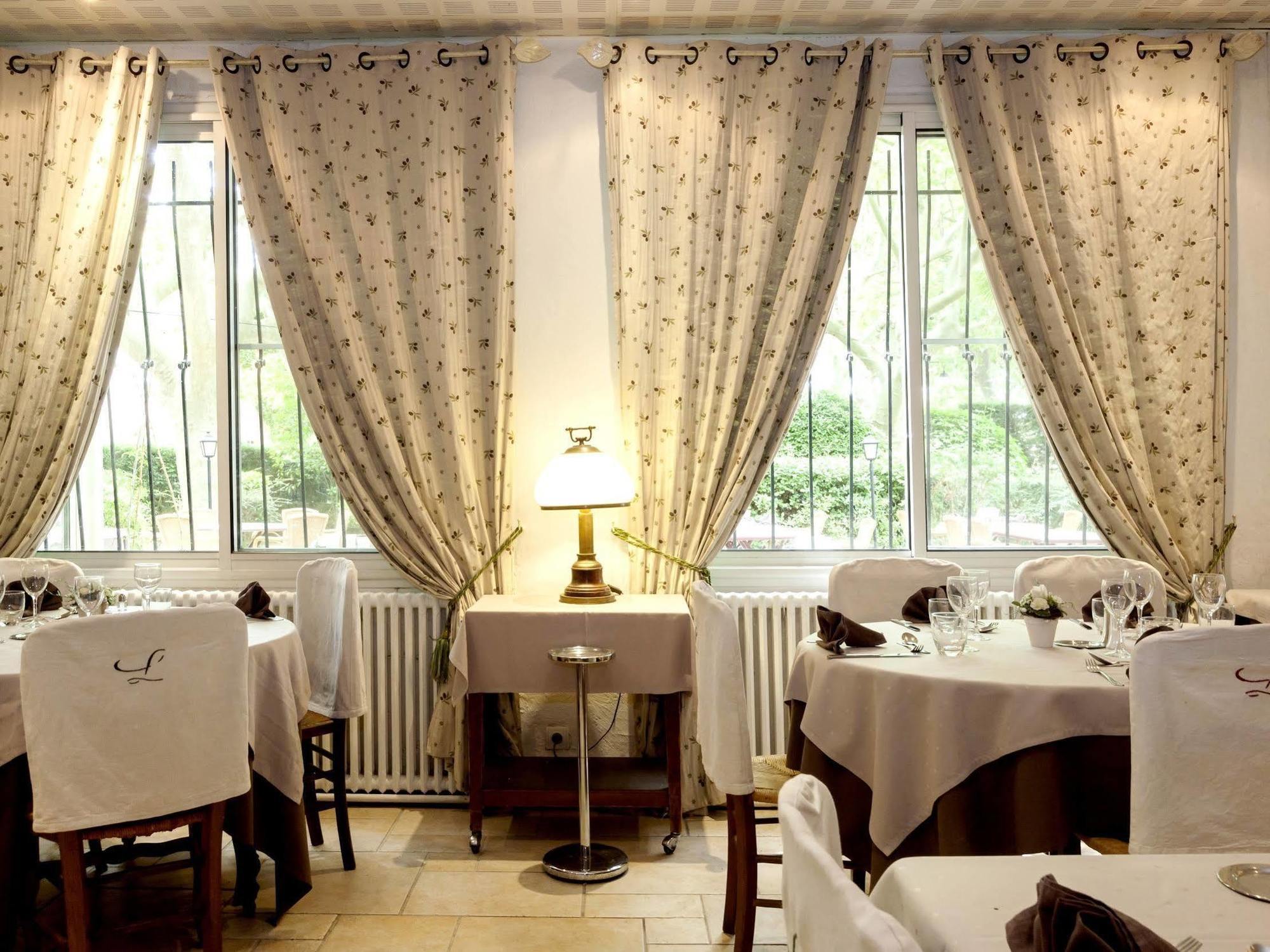 La Touloubre Otel La Barben Dış mekan fotoğraf