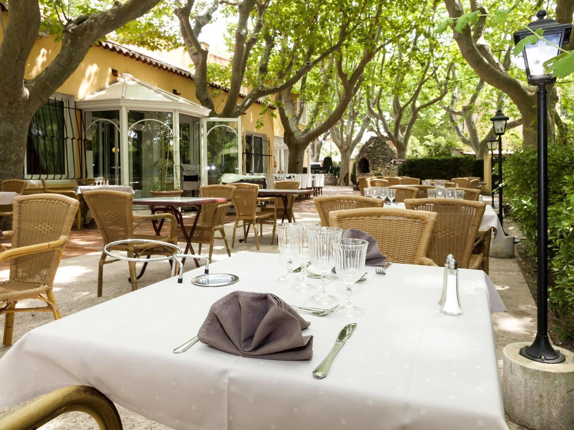 La Touloubre Otel La Barben Dış mekan fotoğraf